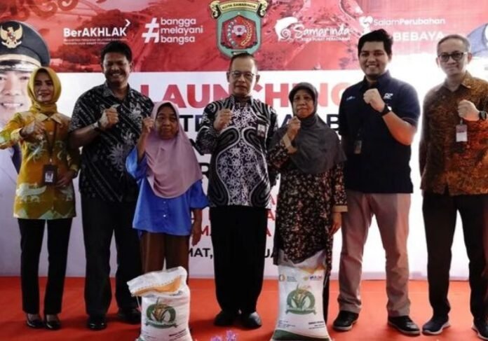 Asisten II Sekda Kota Samarinda, Sam Syaimun (tengah).