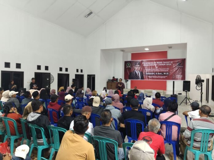Ketua DPRD Kukar, Junaidi di Gedung BPU Kelurahan Maluhu.