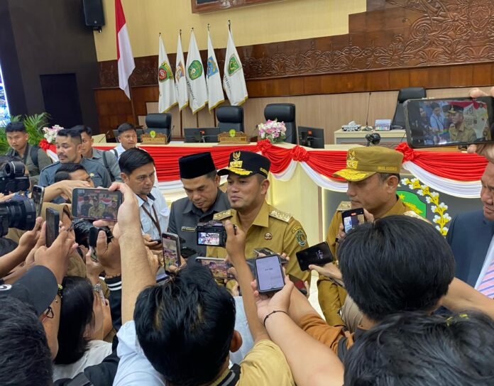 Rudy-Seno saat Rapat Paripurna ke - 8 DPRD Kaltim